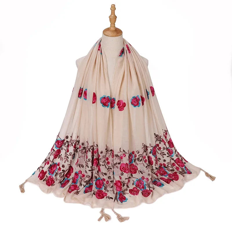 Écharpe aux fleurs en broderie