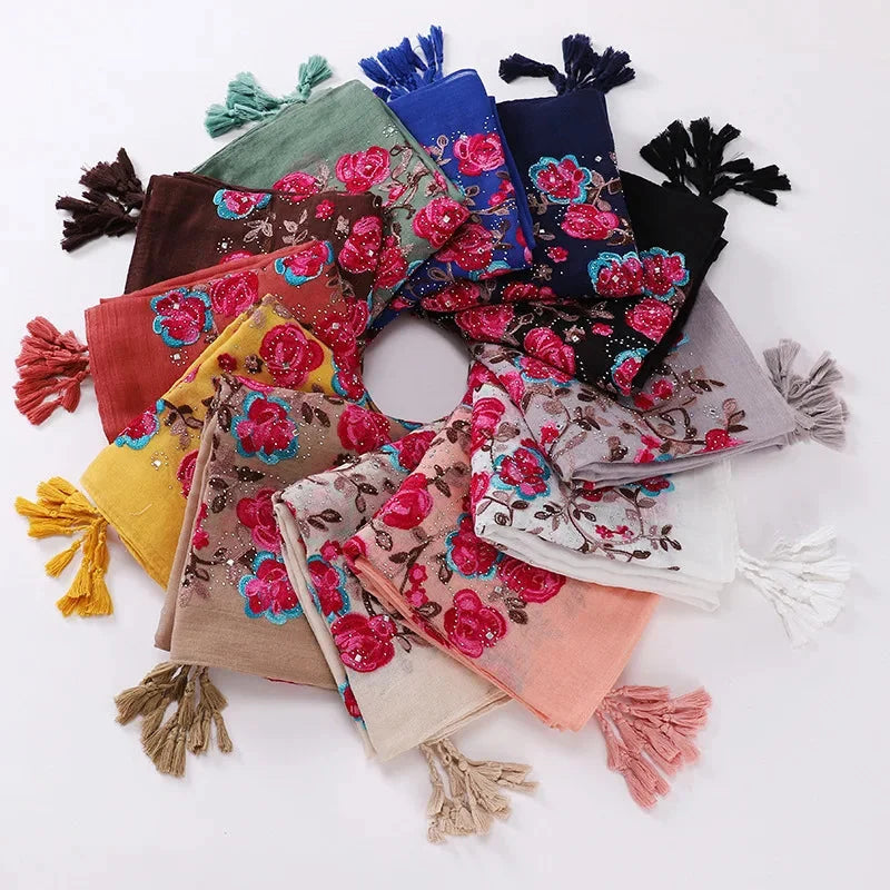 Écharpe avec broderies florales