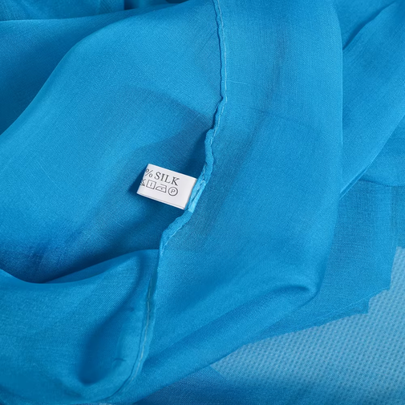 Écharpe chic en soie pour femme