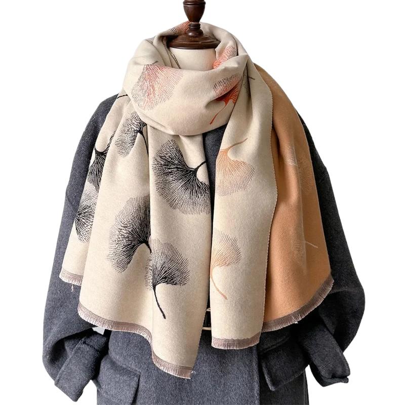 Écharpe contemporaine et tendance pour femme