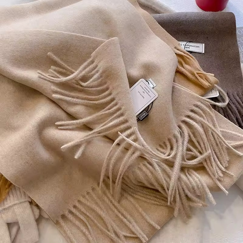 Écharpe couleur blanche avec franges