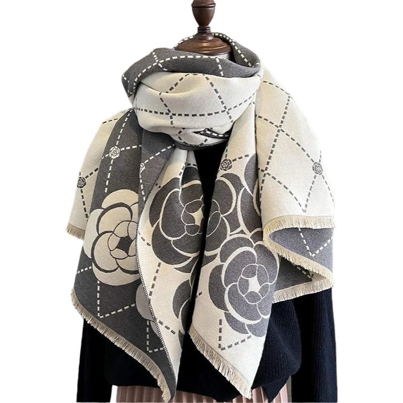 Écharpe d'hiver de style féminin