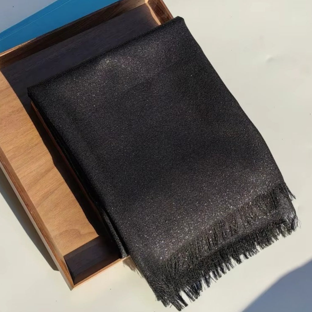 Écharpe de couleur noire à paillettes