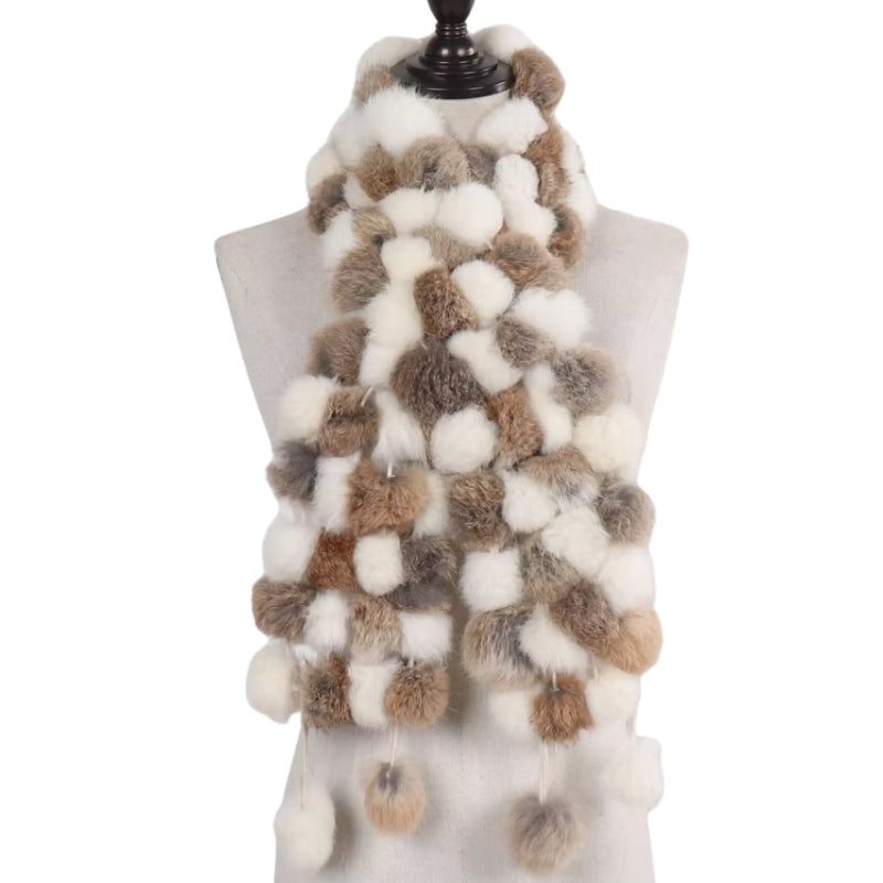 Écharpe dotée d’un pompon en fourrure