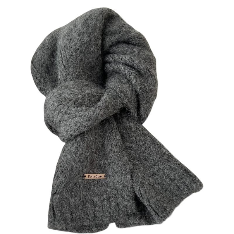 Écharpe duveteuse de style féminin
