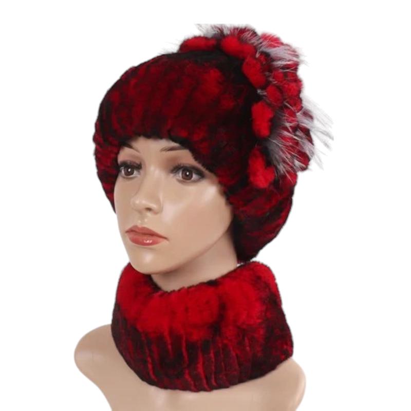 Écharpe en fourrure accompagnée de son bonnet