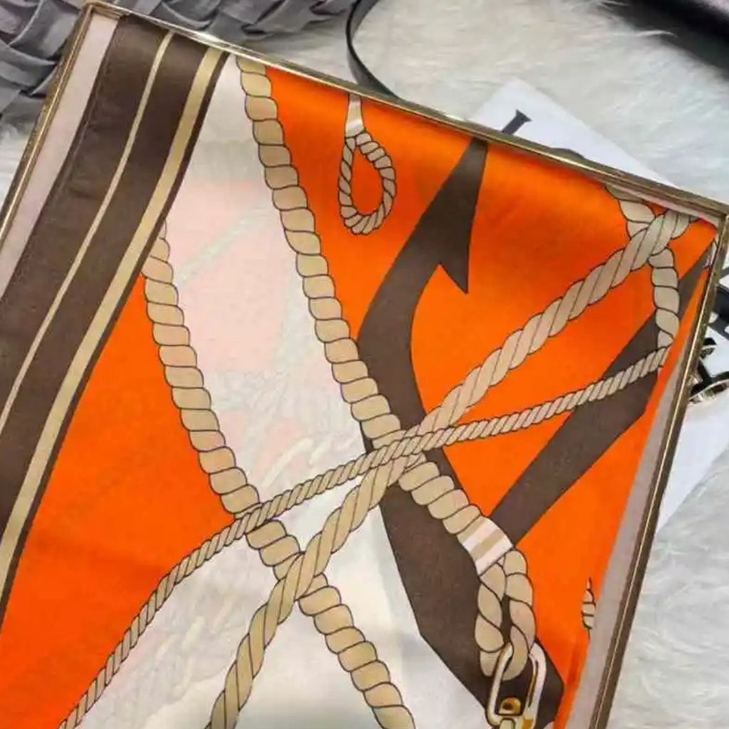Écharpe en soie pour femme de luxe