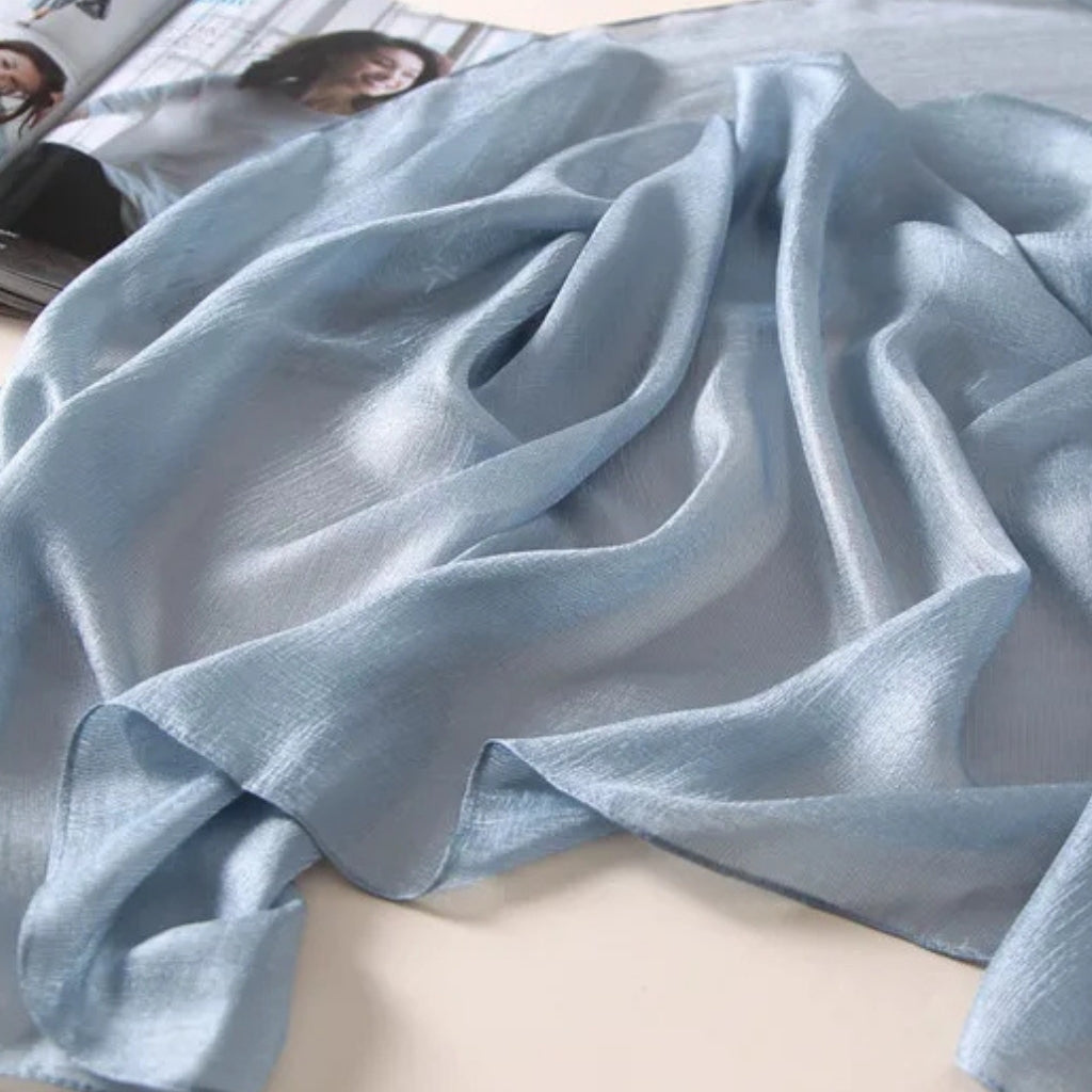 Écharpe fantaisie conçue en satin