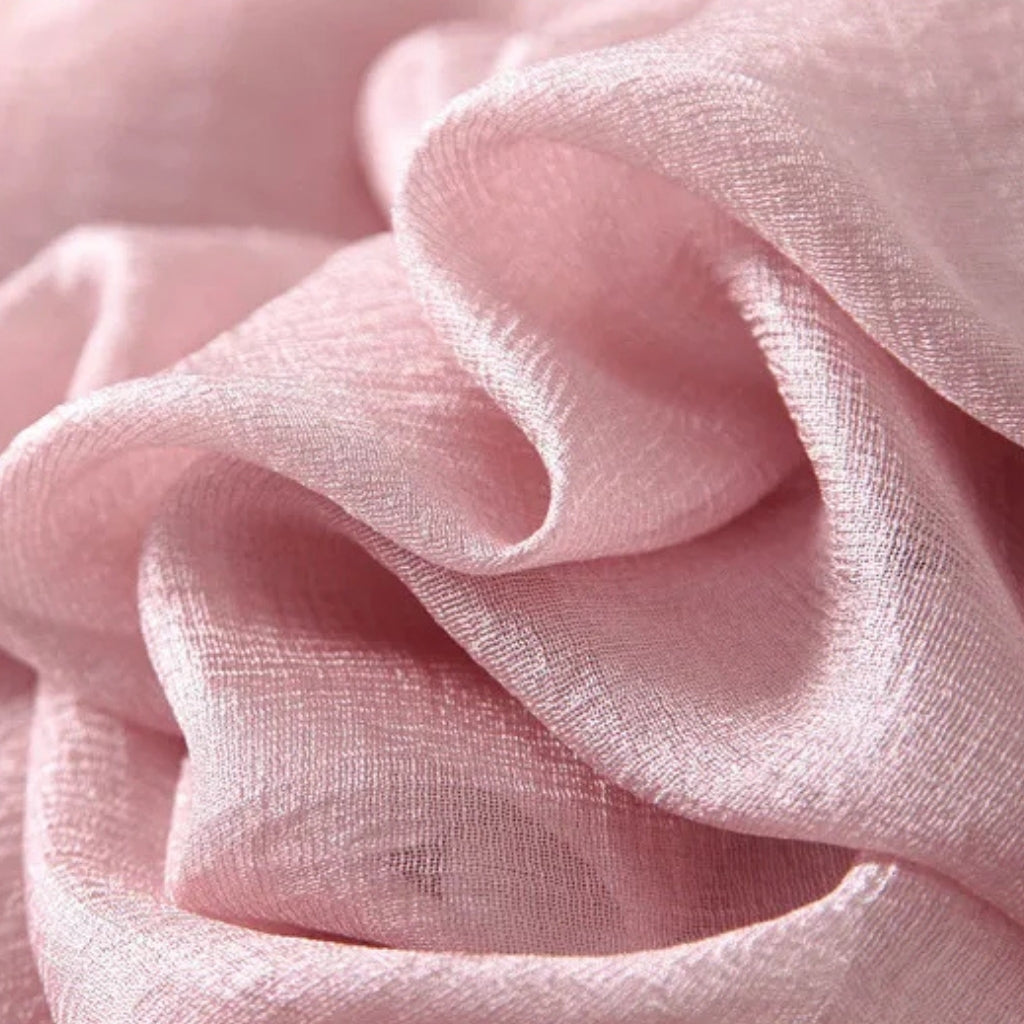 Écharpe fantaisie confectionnée en satin