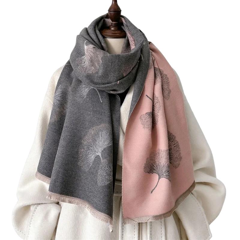 Écharpe féminine au style tendance moderne