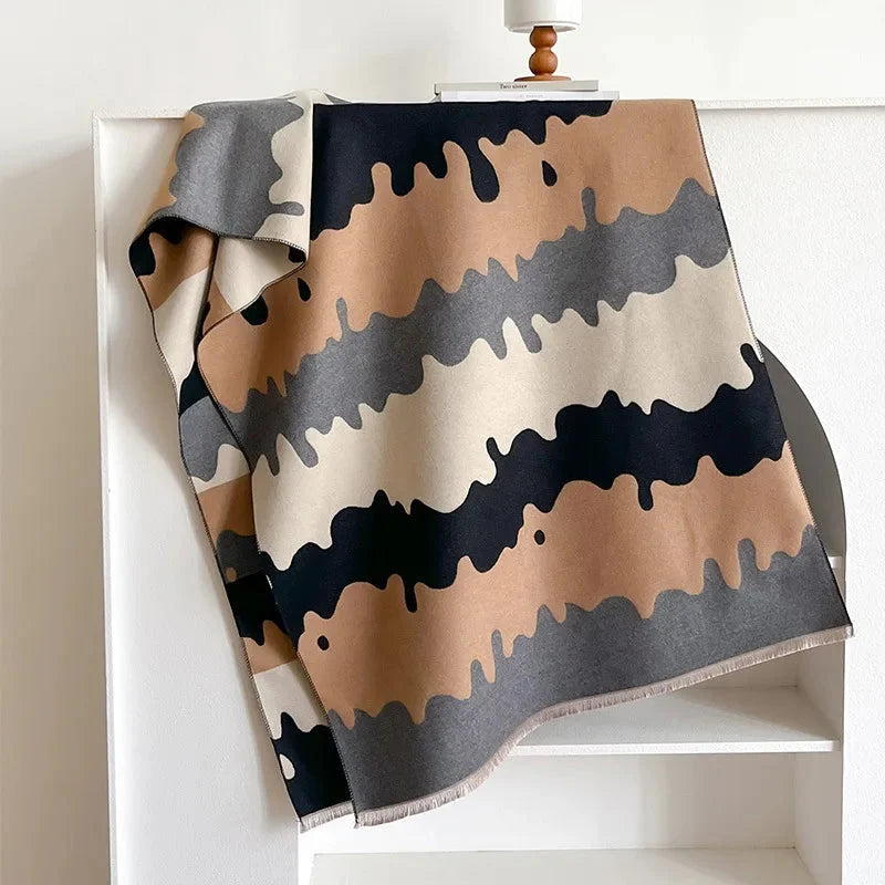 Écharpe féminine large façon plaid