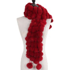 Écharpe garnie d’un pompon en fourrure