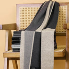 Écharpe masculine assortie au costume