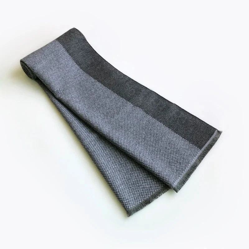 Écharpe masculine de couleur grise