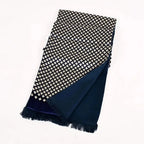 Écharpe masculine en soie de type foulard