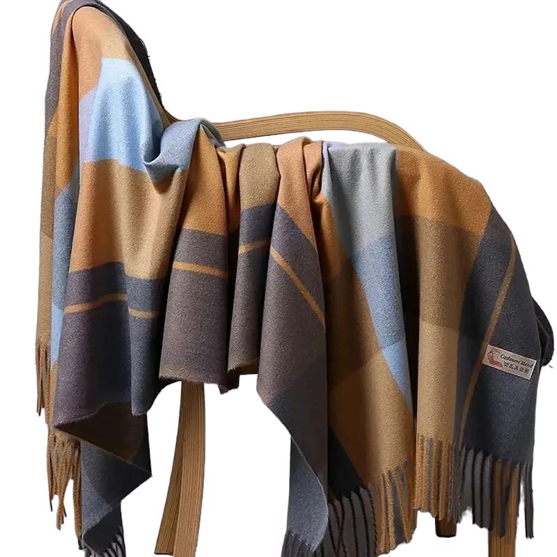 Écharpe plaid au motif écossais