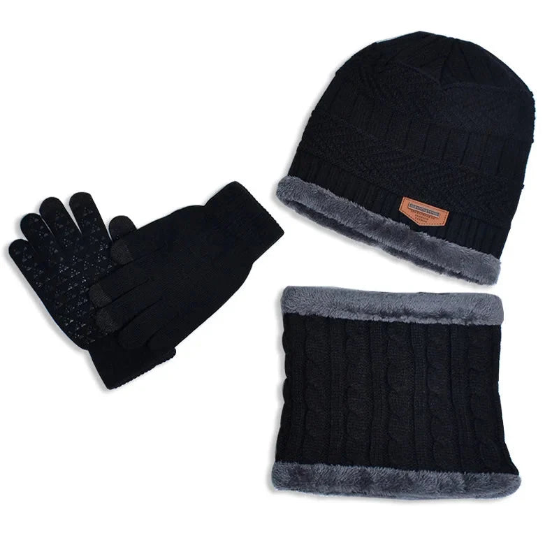 Ensemble enfant composé d’un bonnet, snood et gants