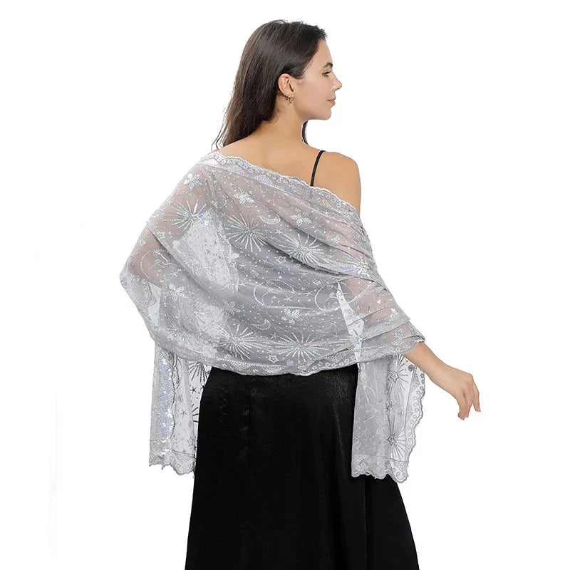Étole accompagnant une robe de soirée