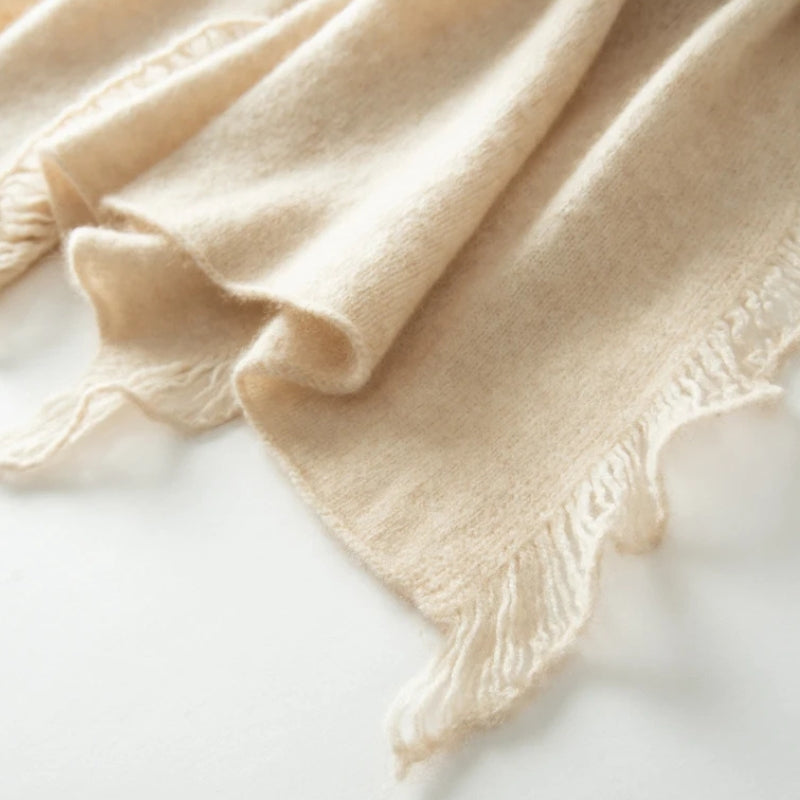 Étole beige confectionnée en cachemire