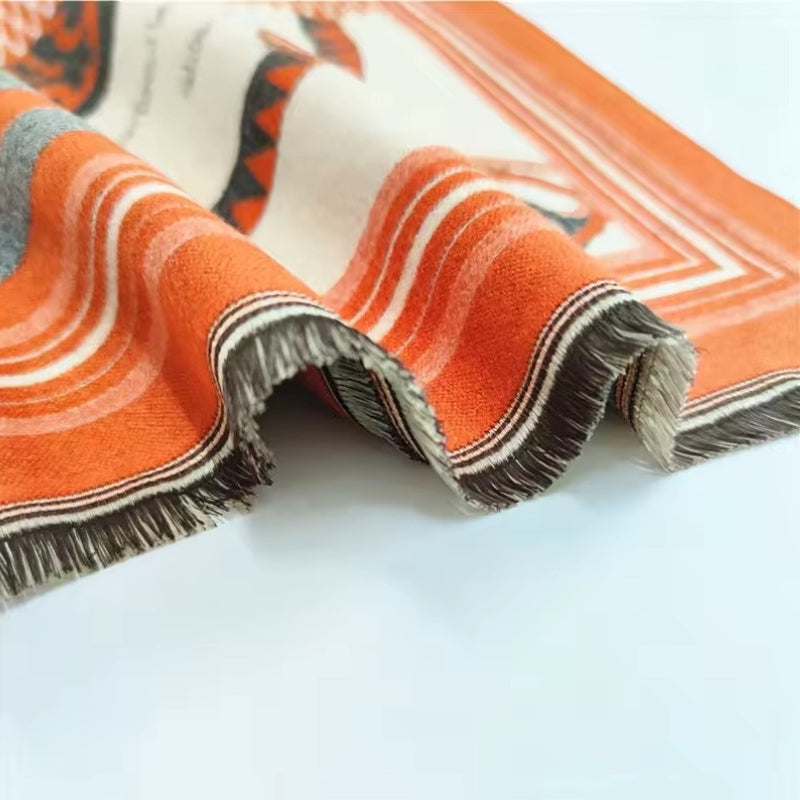 Étole décorée de motifs graphiques