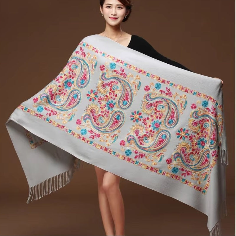 Étole féminine à broderies