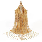 Étole parée de paillettes et sequins