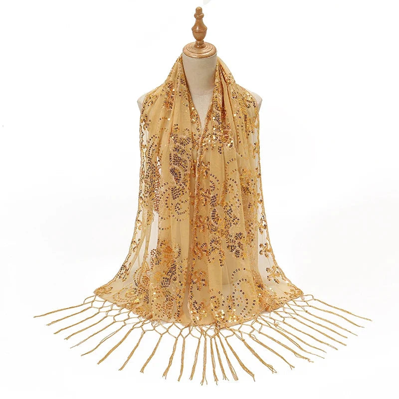 Étole parée de paillettes et sequins