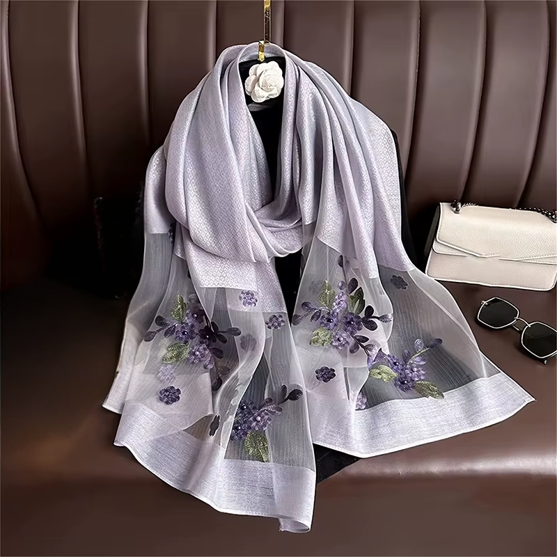 Foulard à fleurs brodées