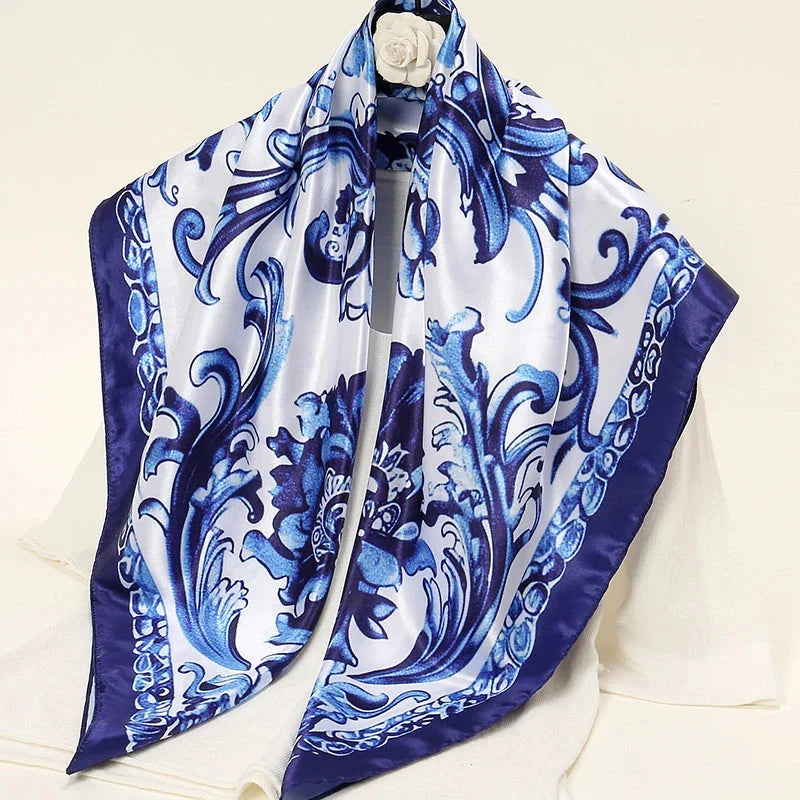 Foulard à motifs en satin