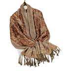 Foulard aux motifs ethniques