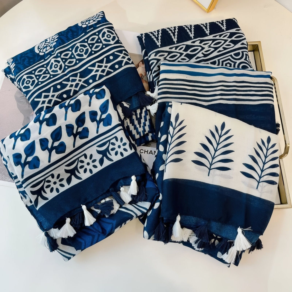Foulard bleu marine et blanc grand format femme