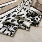 Foulard carré au style léopard