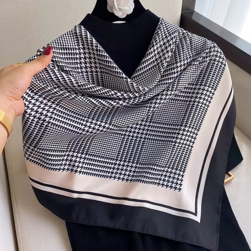 Foulard carré aux dimensions 90x90