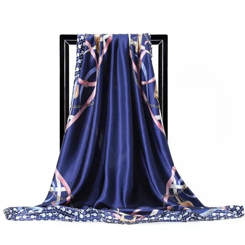 Foulard carré aux dimensions réduites