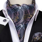 Foulard cravate confectionné en soie