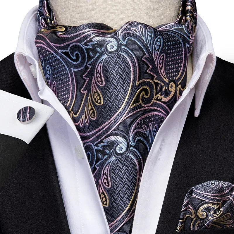 Foulard cravate confectionné en soie