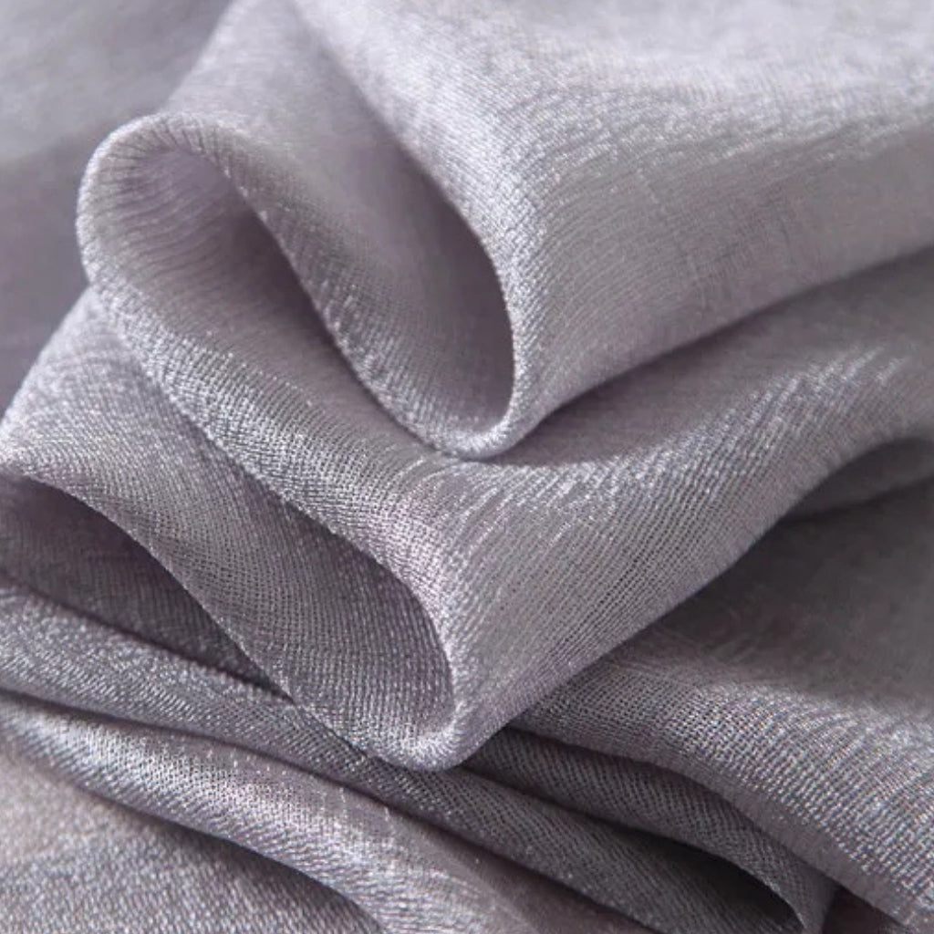 Foulard de grande longueur au fini satiné