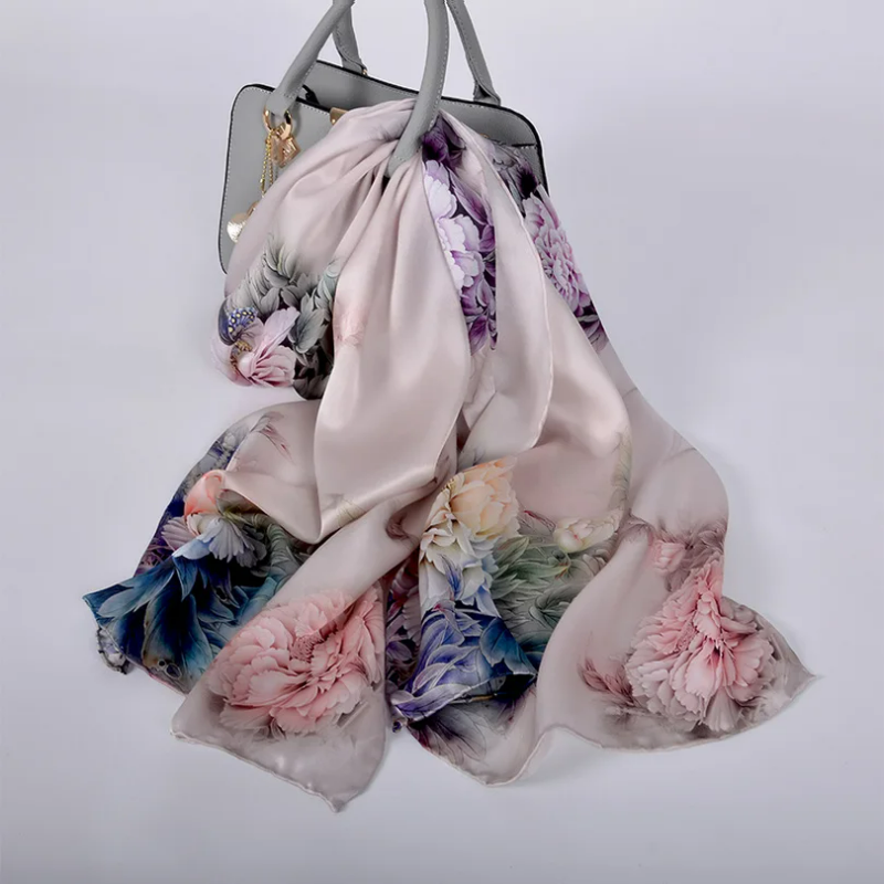Foulard de soie fleuri