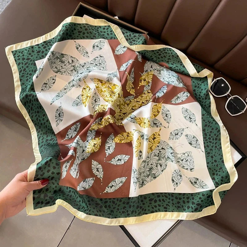 Foulard décor léopard en mousseline