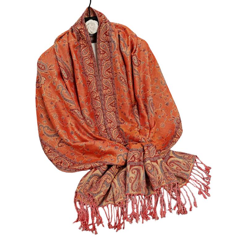 Foulard décoré d’un motif ethnique