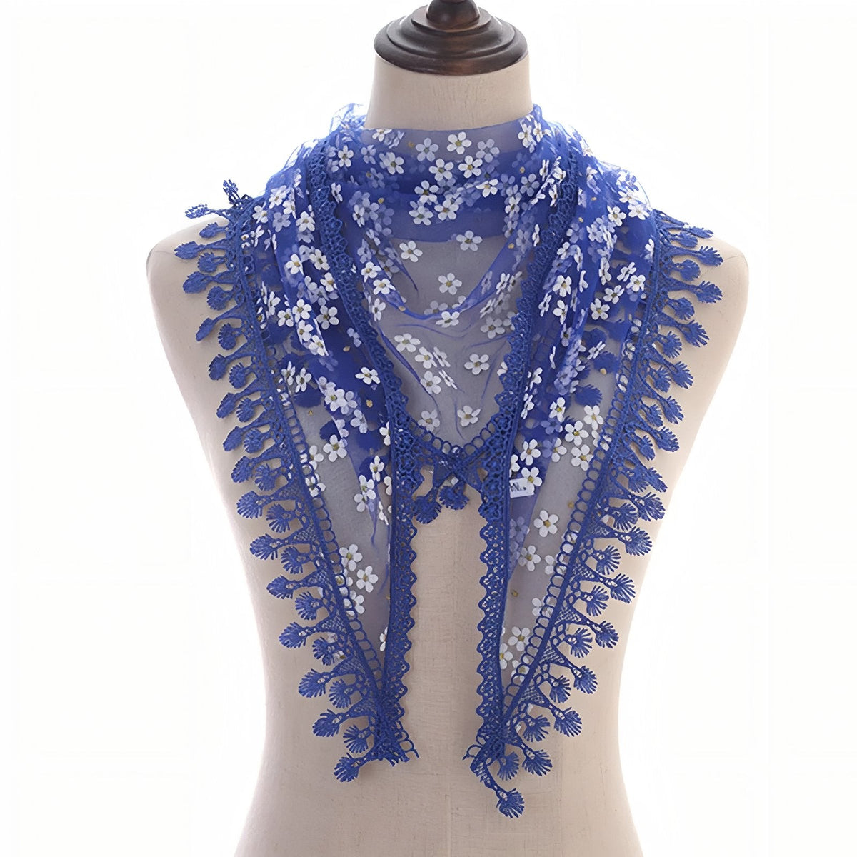 Foulard en dentelle coupe triangle