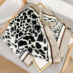 Foulard en mousseline façon léopard