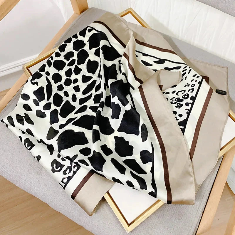 Foulard en mousseline façon léopard