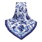 Foulard en satin à motifs