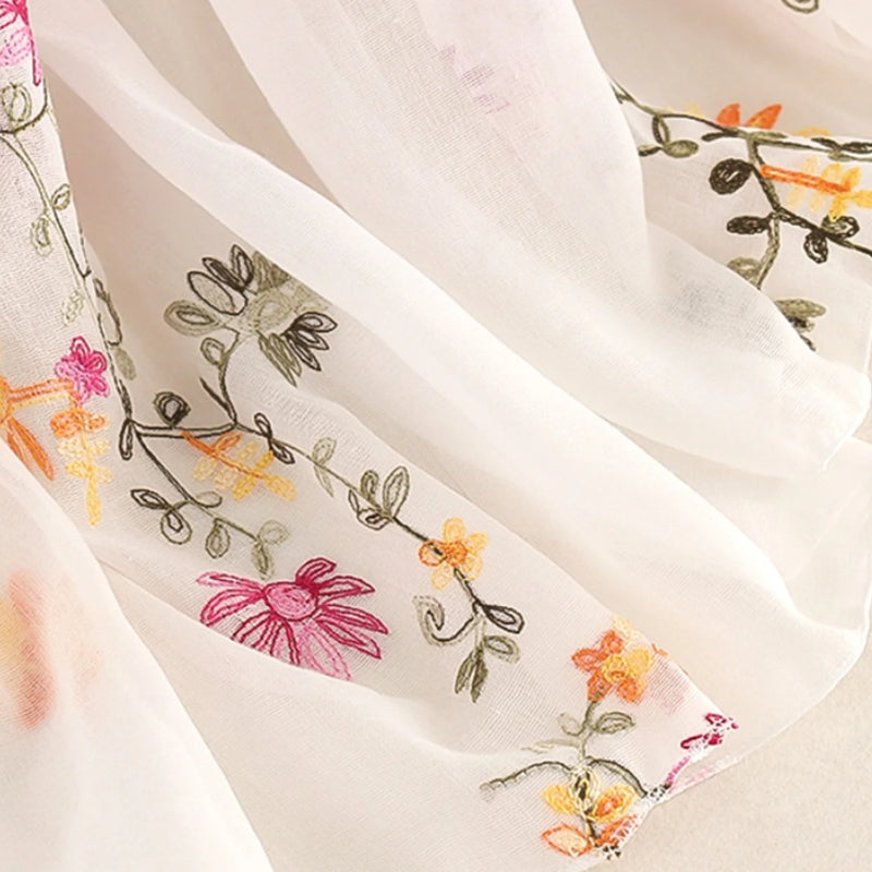 Foulard féminin à motif fleuri