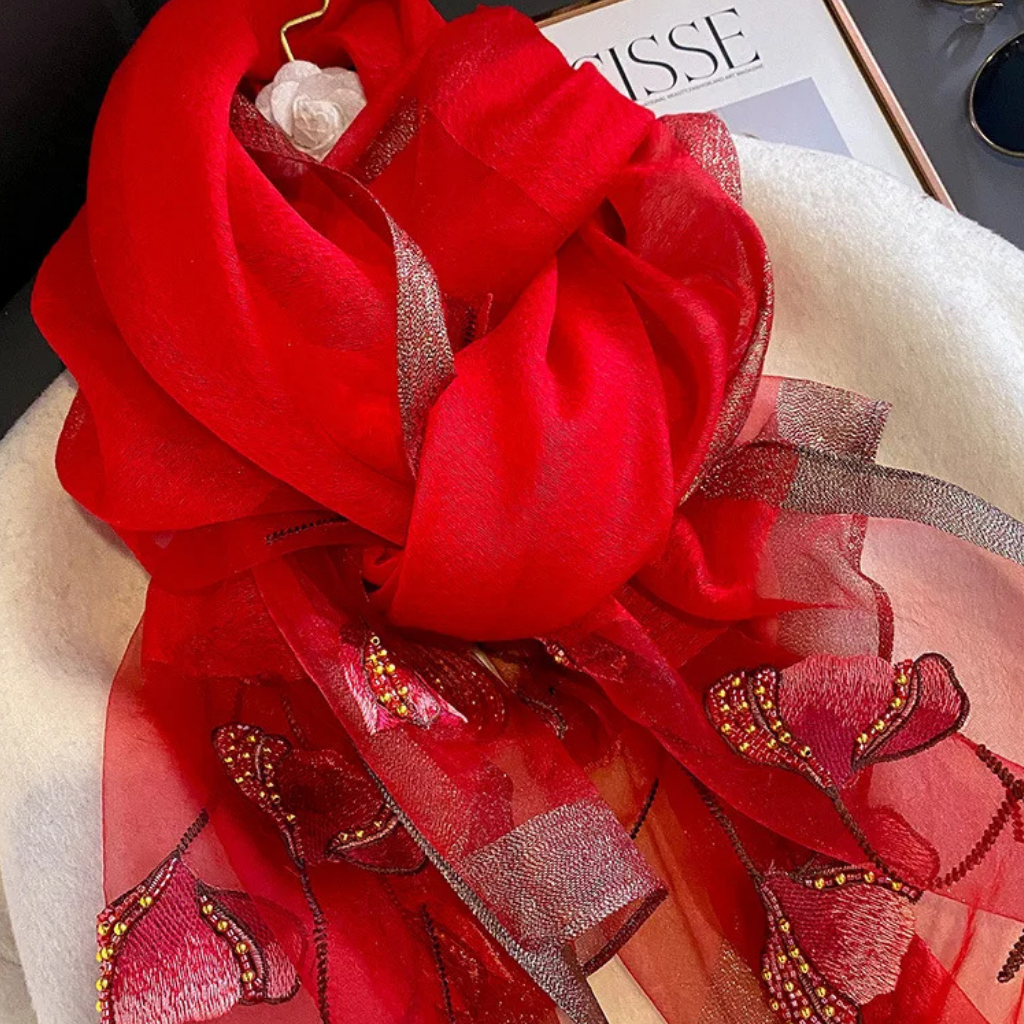 Foulard féminin confectionné en mousseline de soie