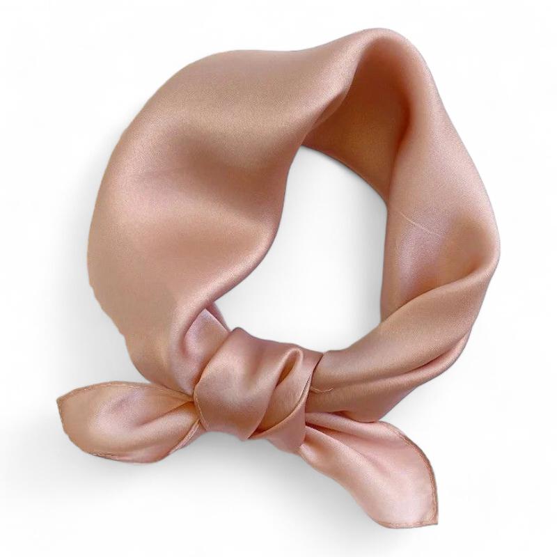 Foulard féminin de petit format en soie