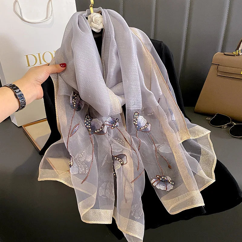 Foulard femme composé de mousseline de soie