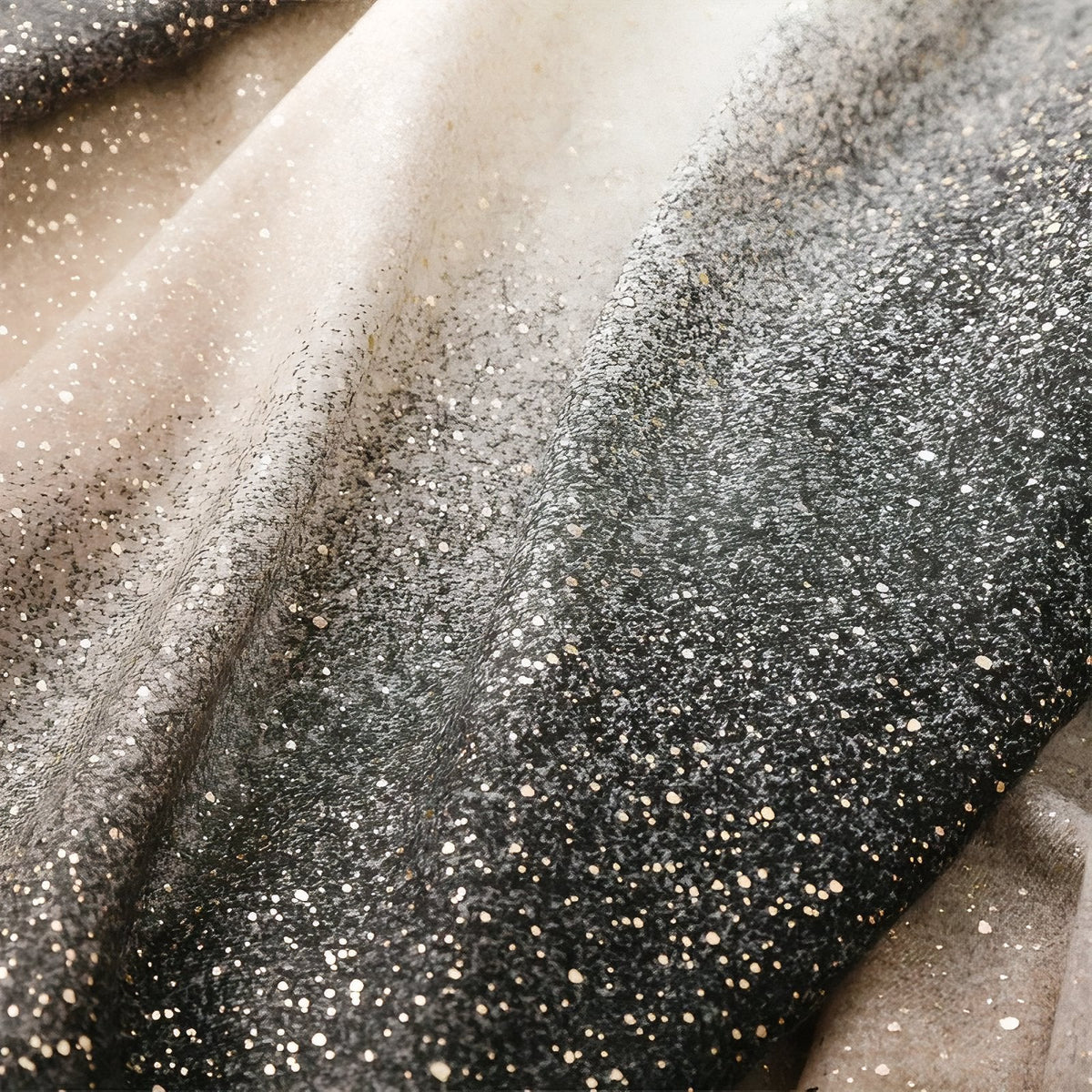 Foulard femme couvert de paillettes