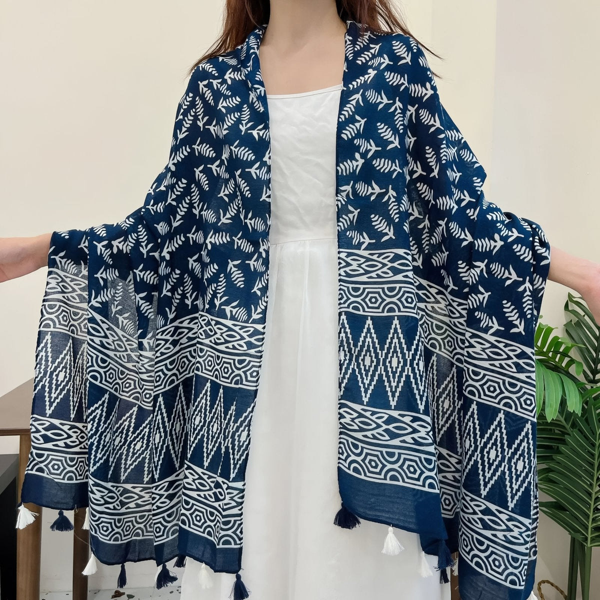 Foulard femme grand format bleu marine et blanc
